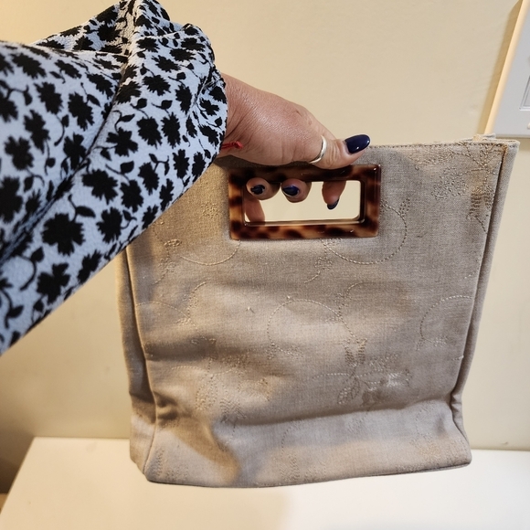 Amada Smith beige embroidered purse - Picture 4 of 11